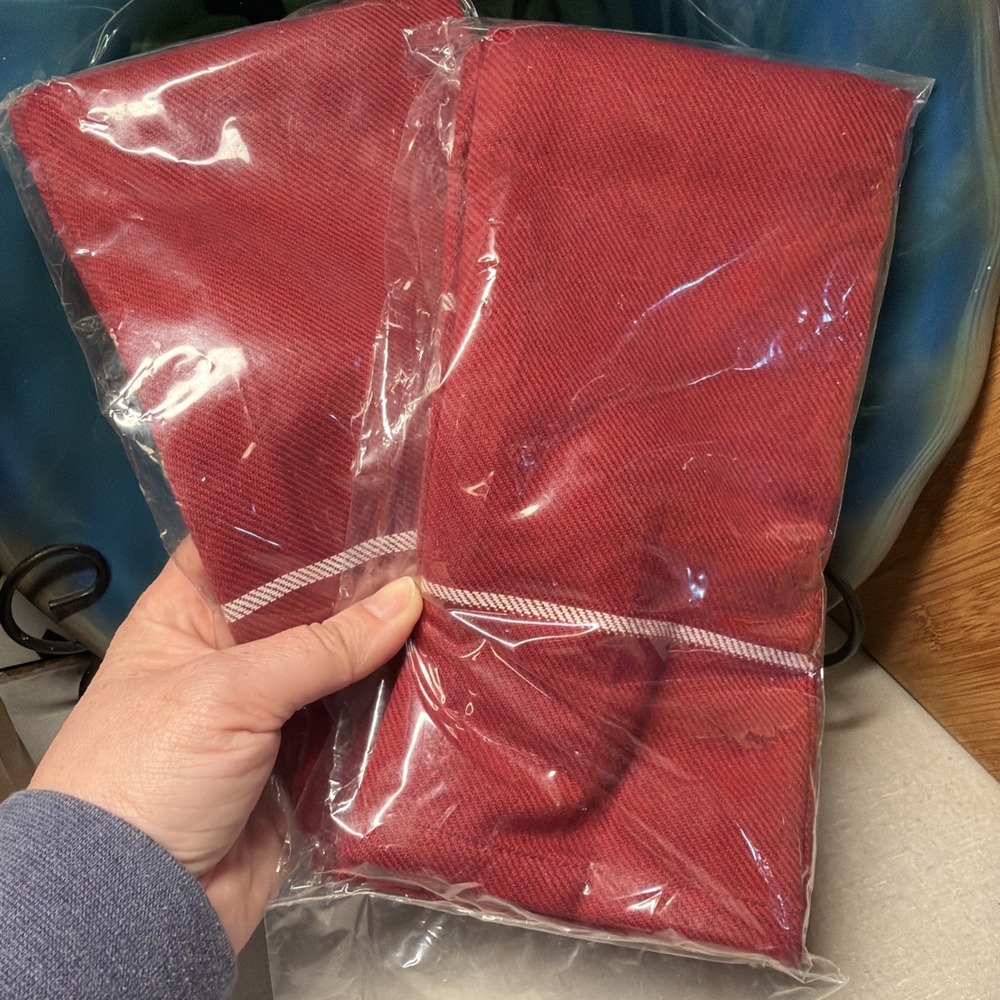 THE PAMPERED CHEF #2191 WINDOWPANE CRANBERRY NAPKINS SET OF 4
